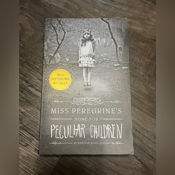 FINAL PRICE Miss Peregrine's Home for Peculiar Children - Picture 1 of 4